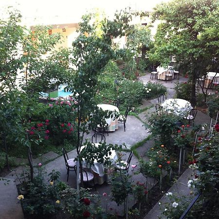 Hostel Tropical Дробета-Турну Северин Екстериор снимка